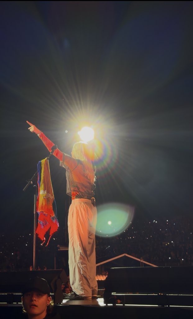 fumobi13's tweet image. These were taken by me during the show