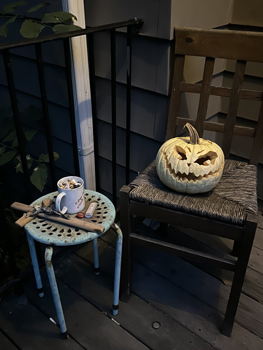 cryingfossil's tweet image. I make a pretty scary pumpkin