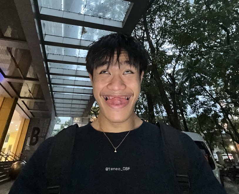 “hi waki! can you do a wacky pose?”

so happy to see him like this after what happened earlier :))