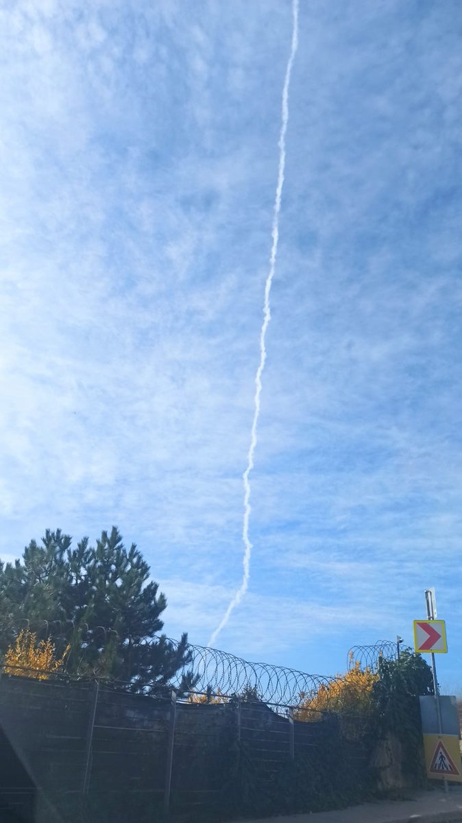 Havayı zehirlemeye devam ediyorlar. Dalga geçen düşük zekalılar yüzünden #chemtrails göz ardı ediliyor.

Türk Milleti de uykusunda mışıl mışıl uyuyor fakat bilmiyor ki içten içe zehirleniyor.
Güzel uykular Türkiye'm... Uyumaya devam et.