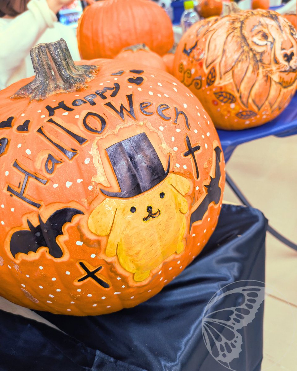 AtelierKocho's tweet image. おはようございます

今週末はハロウィン🎃という事で
先日のハロウィンイベントで彫った
カボチャをご紹介します！

去年も参加しましたが今年は
#ポムポムプリン を彫りました
可愛いでしょう？

今週は他のカボチャも
postしていきますね！