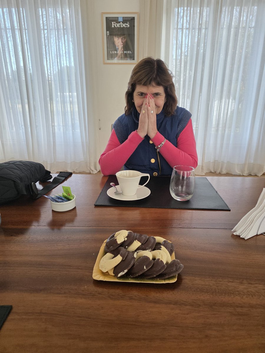 blasullua's tweet photo. Un buen desayuno para después ir a votar a LLA https://t.co/954FIHjGd5