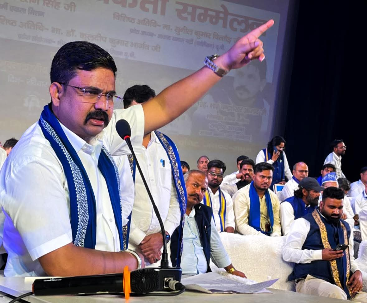 VinayRatanSingh's tweet image. मथुरा में भीम आर्मी व आज़ाद समाज पार्टी (कांशीराम) के कार्यकर्ता सम्मेलन में उपस्थित रहकर संगठन की मजबूती और बहुजन समाज के अधिकारों की लड़ाई को और गति देने का आह्वान किया।”