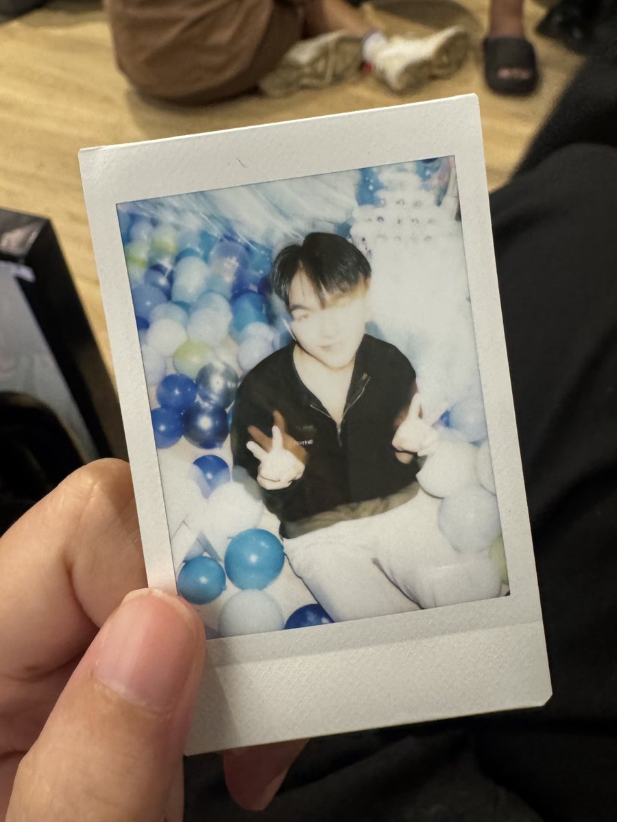 maichaihamtaro's tweet image. ชื่อภาพ : บลูหลงไหลในแสงสี (นบตั้ง)
555555555555555555 
#BLUE_ZOLAR #ZOLAR
#INTHEDEEPBIUE20TH