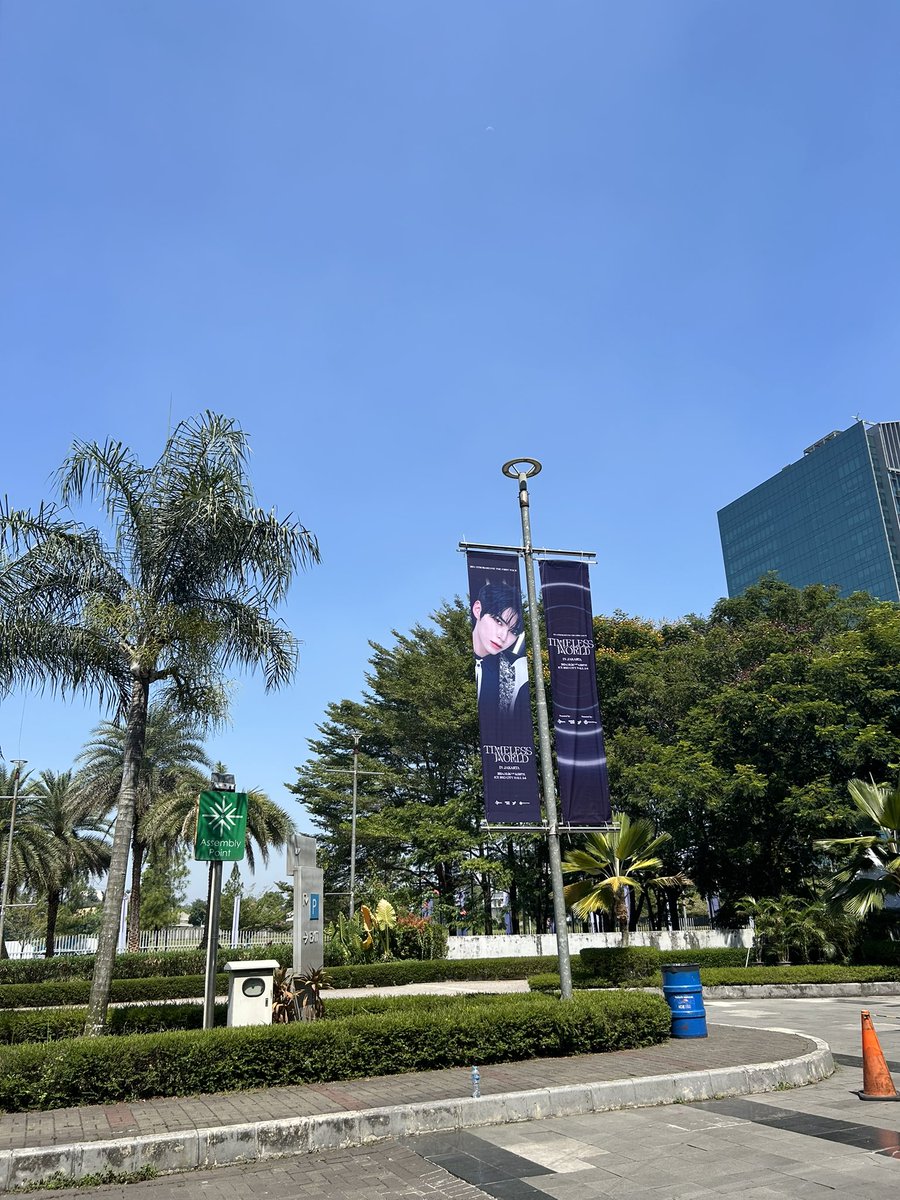 woeoyo's tweet image. flashback setahun yg lalu 🥲 di php in teman bahagia hiks