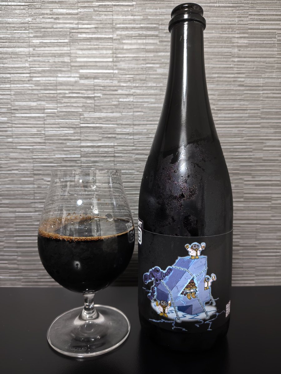 KKPoweredByHops's tweet photo. ノーマル版と同じく、少し和の感じ。副原料の感じは香りには強く出てない。でもすごくいい香り。
優しい炭酸で甘みは強め。奥の方で支えてくれる感じの副原料が最高にうまい！

#westcoastbrewing
#SeasonsOfDarkness https://t.co/L5JIYP3K4O