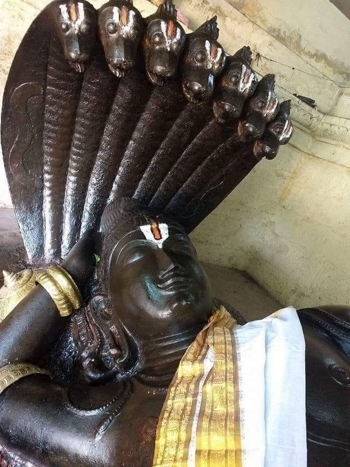 ivaishalipandit's tweet image. "ॐ नमो भगवते वासुदेवाय " 🙏🚩
"श्री हरि की मोहनी छवि,
आत्मा को प्रेम और शांति से भर देती है।
उनकी कृपा से ही,
जीवन में सुख, समृद्धि और मुक्ति की प्राप्ति होती है।"