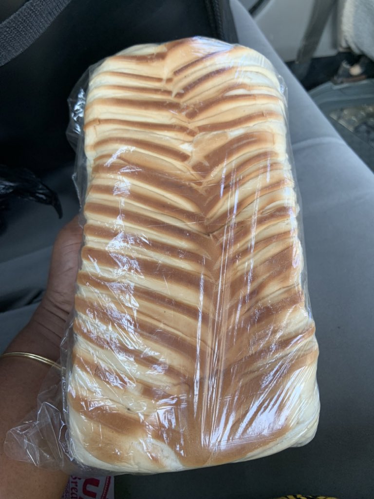 I bought Bread Ọyọ when we passed Ọyọ ..
The tribal marks is the trademark followed by the taste of it..
Best bread in Nigeria 💕💕💕