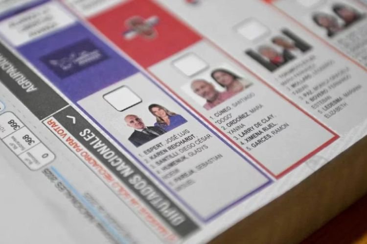 "DECEPCIÓN"

Por la reacción de los votantes libertarios al enterarse que el narcotraficante José Luis Espert sigue siendo el 1er candidato de La Libertad Avanza