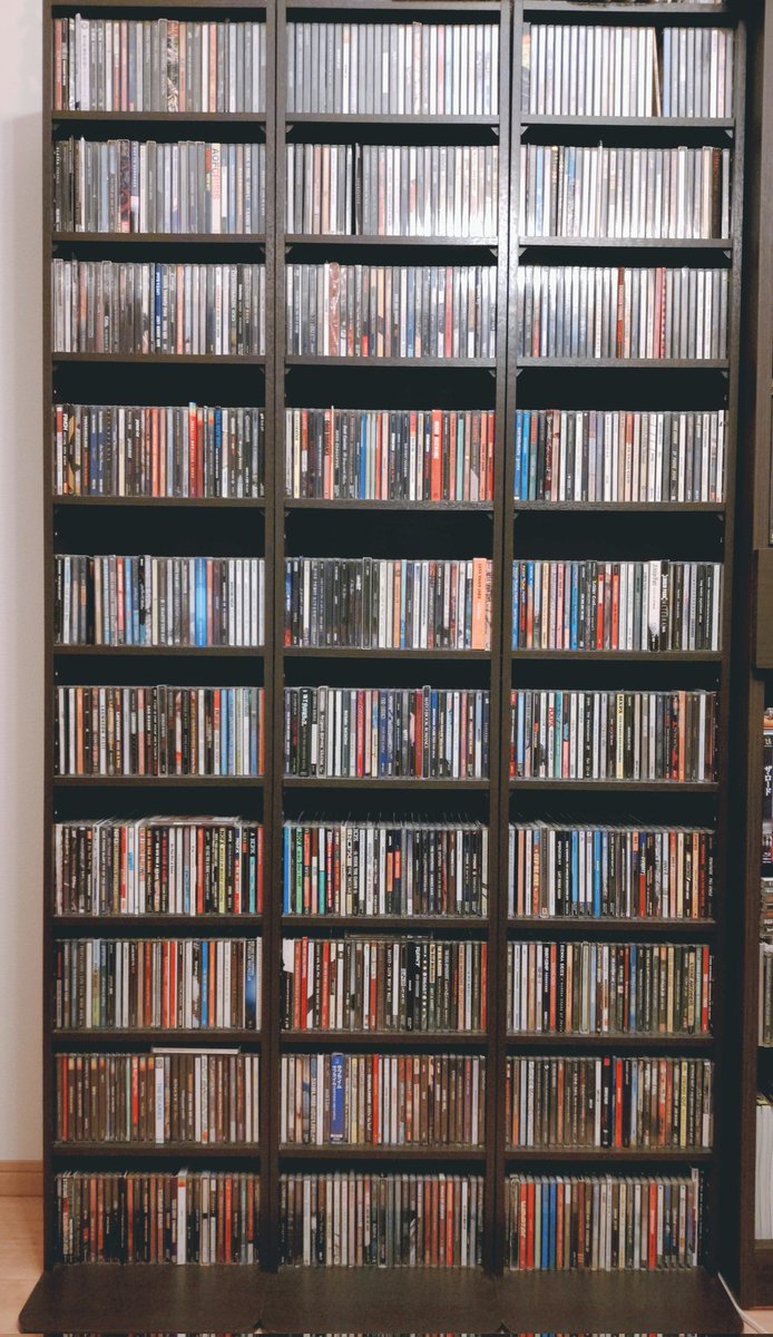 1n_Dying_Days's tweet photo. かさばるけど物で欲しい派です✨
これまでCDとブルーレイをコレクションしてましたが最近は本も増え始め大変な事になってきました🤣
趣味の合う方と繋がれると嬉しいです😆✨
#映画好きな人と繋がりたい #読書好きな人と繋がりたい #音楽好きな人と繋がりたい https://t.co/wccjwY1xeS