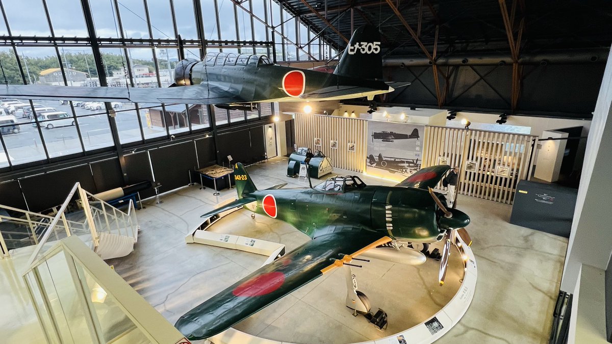 masaru3himeji's tweet image. 高御位山から下山の後は #ROUTE65 で高御位山バーガー🍔を頂いたのち、 #soraかさい で鶉野飛行場の歴史を学ぶ。たまには近場のツーリングもいいと思うのであります。