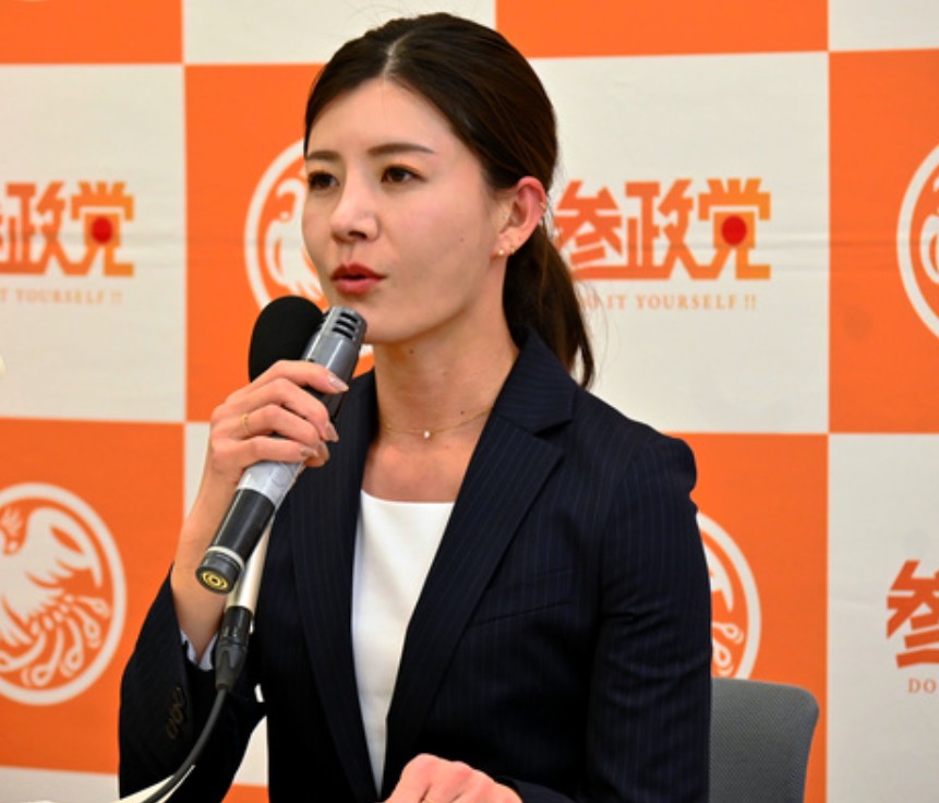 <a href="/tsuda/">津田大介</a> ネトウヨ女がみんな同じ髪型なのは偶然ですかね。