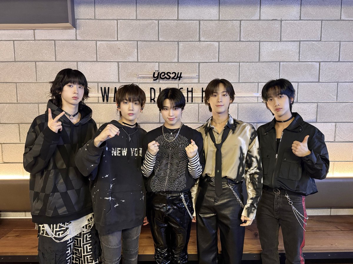 HFU_official's tweet photo. ＼Hi-Fi Un!corn ASIA Tour 2025 "Teenage Blue" IN SEOUL／
서울 공연 종료!!📢

#RaSiDo 와 함께 한 #TeenageBlue !!
이렇게 또 여러분과 만날 수 있어서 너무 행복했습니다☺️
다시 서울로 돌아올 때까지 기다려주기로 약속해요!!🤙

#HiFiUnicorn #하이파이유니콘 #HFU #하파유 https://t.co/Ne99yRuWzC