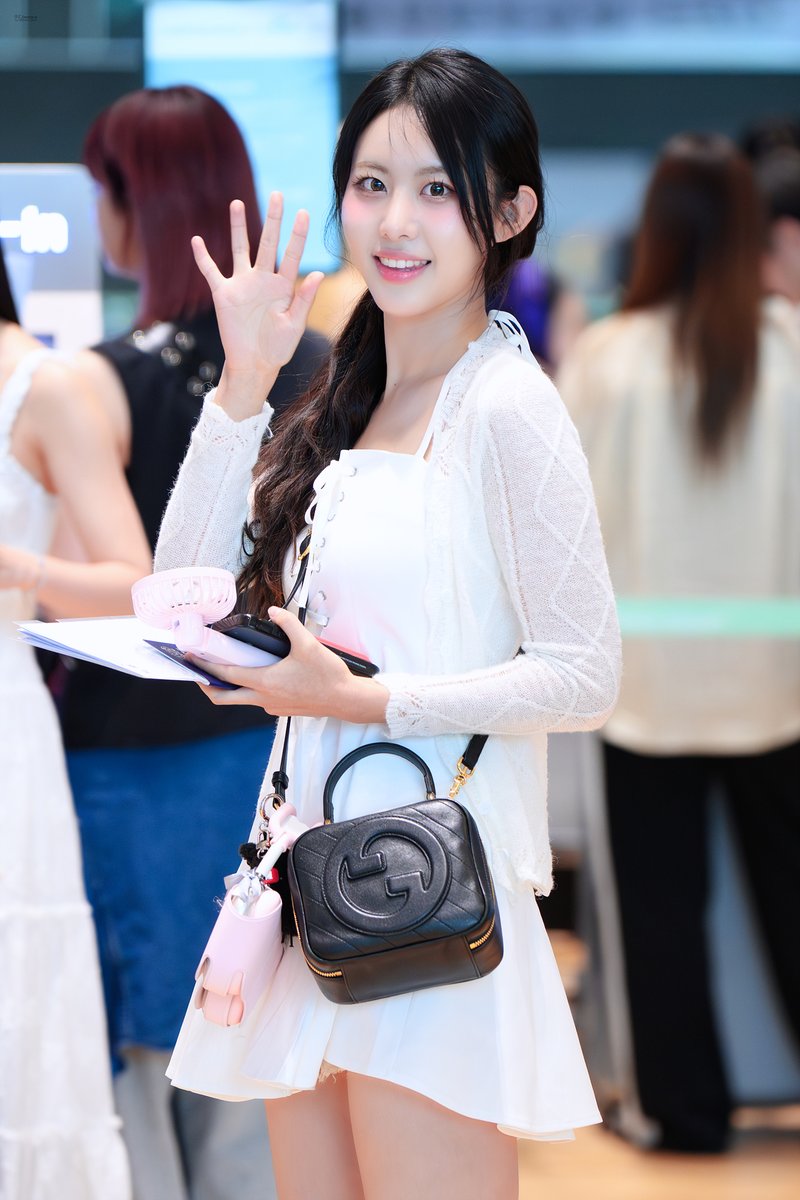 Z_bewave's tweet photo. 250721 ICN 출국

🇪🇸

#비웨이브 #제나 
#BEWAVE #ZENA https://t.co/tJFxKmqg6I