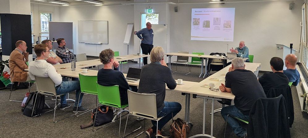 RFIDdirect's tweet image. We never stop &apos;talking&apos; about #RFID  - new developments in #RFIDtechnology meeting different sector demands &amp;amp; challenges.
Expert Mark Roberti said, &quot;RFID helps companies identify, monitor, and manage all the things in their business that they are not managing effectively today&quot;.