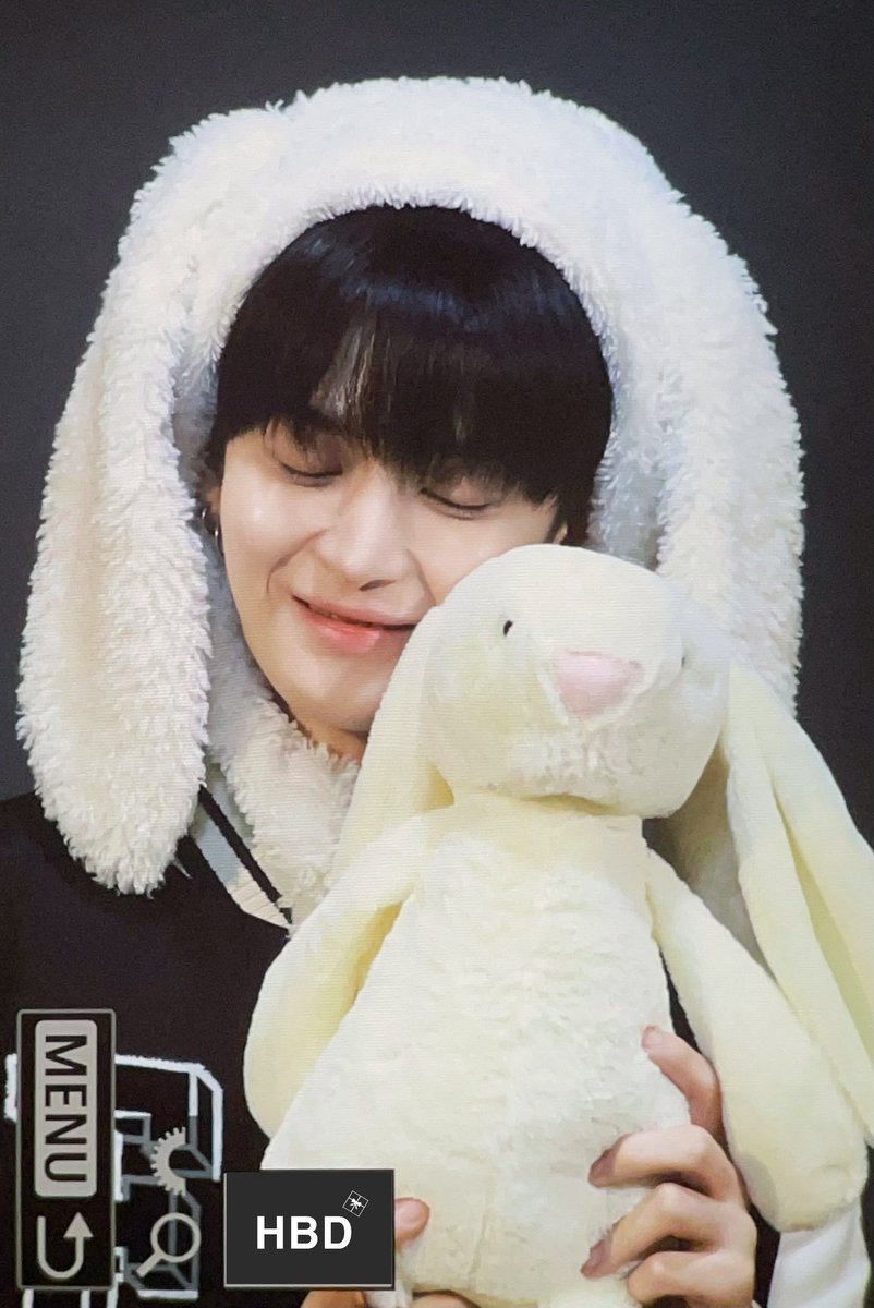 251026 사운드웨이브 팬싸인회 🐈‍⬛
🐰뽀송🐰
#배진영 #BAEJINYOUNG #ベジニョン