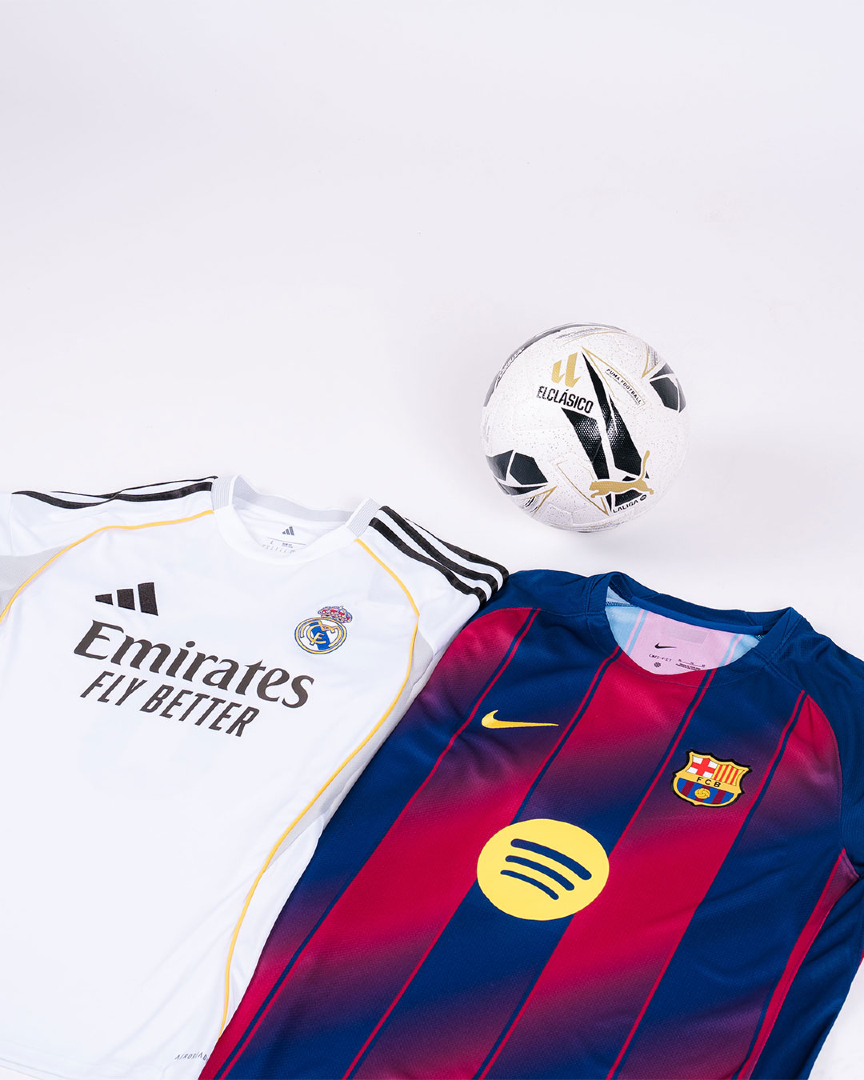 🔥 ¡El día que todo el mundo espera ha llegado! 🔥
El liderato de <a href="/LaLiga/">LALIGA</a> está en juego y los ojos de todos están en el Bernabeu.

¿Tú de qué lado estás?

📲 Las camisetas y el balón disponibles en Futbol Emotion.

--

#futbolemotion #realmadrid #fcbarcelona #laliga #elclasico