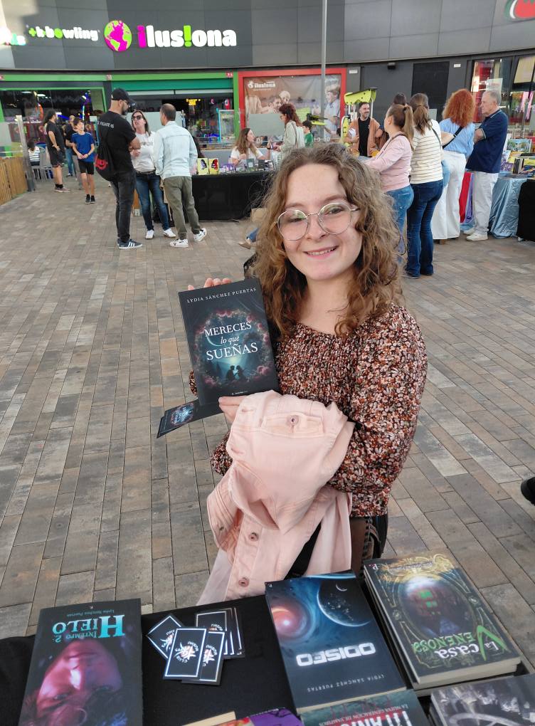 Lydia1Lydia's tweet photo. Aquí tenéis algunas de las fotos del gran evento Elin Libertad.  Muchísimas gracias a todos los que habéis comprado mis libros 💞💞@elinlibertad @ImaginaliaCC https://t.co/uUfJAc32rO