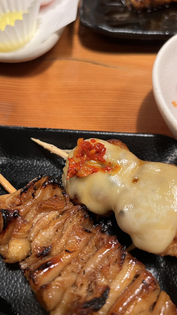 MOTION ART EXHIBITION無事終了しました！
雨の中来てくださった皆様ありがとうございました✨
次は10/31NEO HALLOWEEN NIGHT🎃
ハロウィンな種もさらに増える予定👻
久しぶりのおつかれビール🍺うまい
チャンジャを薬味につくねを食べます
鳥貴族大好き