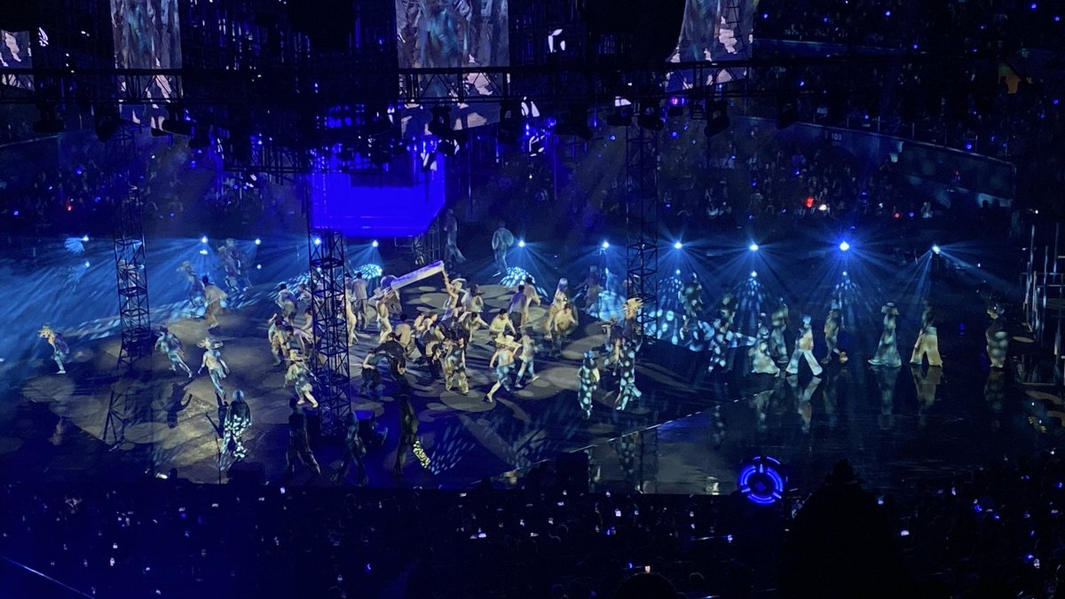 dodongwook's tweet photo. GUYS WHAT THE FUCK WHAT THE FUCK WHAT THE FIIUUUUCK THIS IS SO FUCKING LIT. THEY DID THE 360 SO GOOOOOOOD FUCKING HELL

SB19 BACK IN ARANETA
@SB19Official #SB19 #FrancisLibiran
#SB197thAnniversary
#SB19FastZoneConcert https://t.co/tXDFFSZzkt