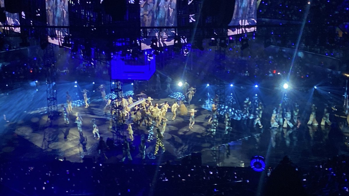 dodongwook's tweet photo. GUYS WHAT THE FUCK WHAT THE FUCK WHAT THE FIIUUUUCK THIS IS SO FUCKING LIT. THEY DID THE 360 SO GOOOOOOOD FUCKING HELL

SB19 BACK IN ARANETA
@SB19Official #SB19 #FrancisLibiran
#SB197thAnniversary
#SB19FastZoneConcert https://t.co/tXDFFSZzkt