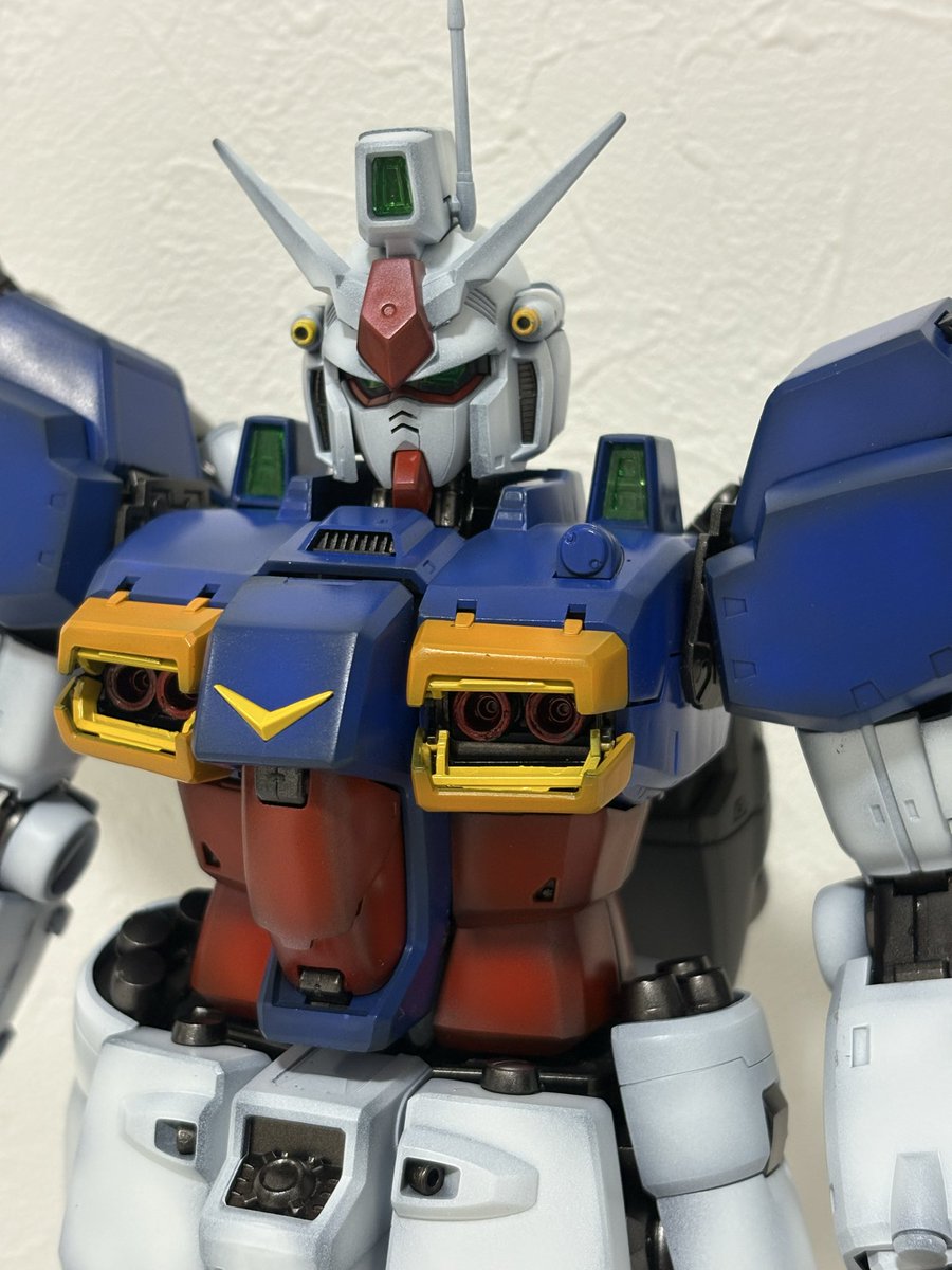 hipuno33's tweet photo. #ガンダムGP01FB
#ガンプラ 
会社の先輩から20年前に作ったpg gp01fbを2ヶ月前くらい前に貰い、ヤスヤスしたり塗ったりでやっとこさ完成😅
いやーデカいよく出来てますねー😆所々弱くなってるとこがあり塗装は気を使いましたがうまく行きました😊 https://t.co/VD8XG7WjSU