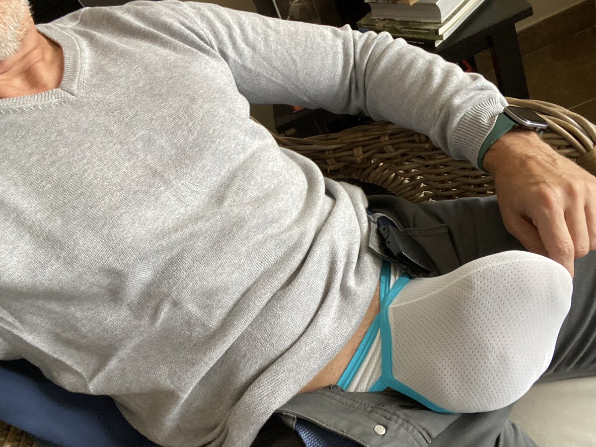 #bulgelover68 #bigbulge #jeansbulge #shortsbulge #bigcock #fatcock #daddybulge #lycrabulge #bigballs #bulge #bulto #paquete who wants to sit on my lap?