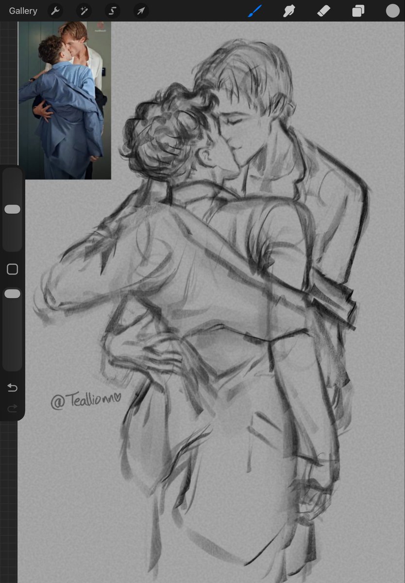 Teallionn's tweet image. The romance of this pose (straight until he kissed me)