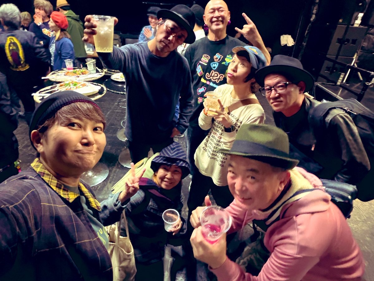 fukubake's tweet photo. 昨日は越谷イージーゴーイング！
ありがとうございましたー！
久々のスカイベントで楽しかったー🙌
会場の空気感が素敵でしたね！
キクチ君ありがとう😊
次回FUKUBAKEライブは12/17下北沢Queです！
こちらも楽しみー！
ヨロシクお願いします🫡 https://t.co/sKOBdPS3Cn