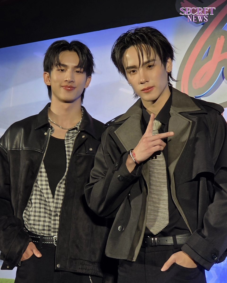 SECRET_Styled's tweet image. #H2HseriesEP1
#SurfJava
#swensurf #javabh
หนุ่มหล่อ ขวัญใจพี่สาว ~ ‘เซิร์ฟ - จาว่า’ ในงาน “ไหนใครว่าพวกมันไม่ถูกกัน Head 2 Head : The First Round” 🥊✨
HEAD 2 HEAD SERIES EP1
#H2Hseries