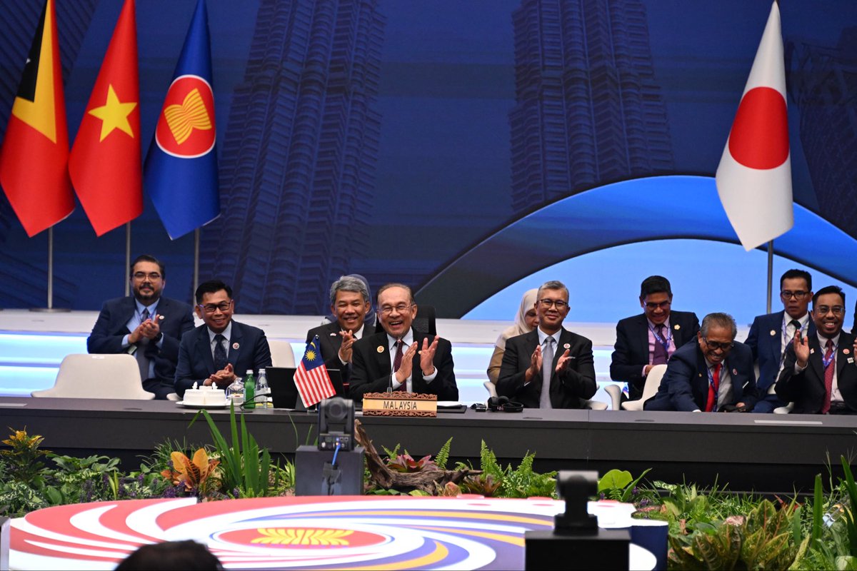 ASEAN's tweet image. Secretary-General of ASEAN, Dr. Kao Kim Hourn, today participated in the 28th ASEAN-Japan Summit was held in Kuala Lumpur, Malaysia. The Summit adopted a Joint Statement on Further Promotion and Implementation of the ASEAN Outlook on the Indo-Pacific (AOIP), which reaffirmed both
