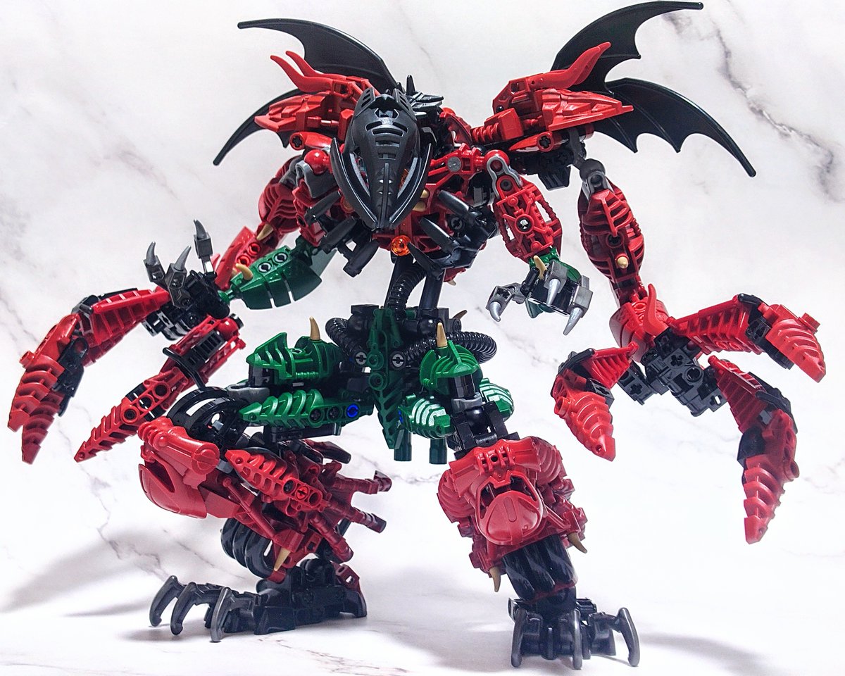 zork7l's tweet photo. #LEGO #BIONICLE MAKUTA the DEMON HANDS 完成！
ダーク系の赤･緑が余っていたので｢アマゾンマクータ｣的なイメージで作ろうとしたけど、デカい副腕を思い付いたので方向転換した作品。TERIDAXの順当なマッシブリメイクは前に組んだので、今回は首位置や姿勢などで獣ぽさを出して差別化を図りました https://t.co/D4GCK0hMFv