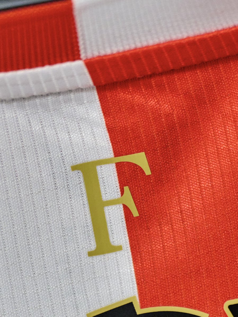 Feyenoord's tweet image. Details in the dressing room 🔭

#feypsv