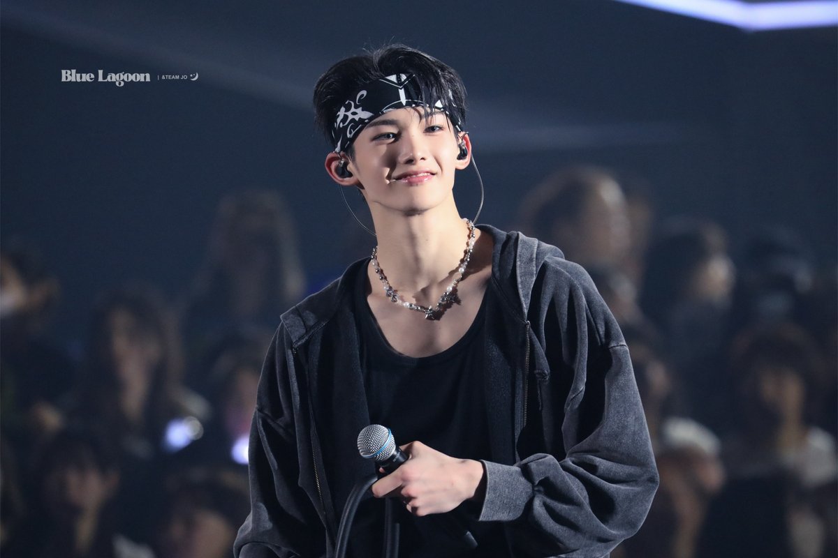 𝑩𝒍𝒖𝒆 𝑳𝒂𝒈𝒐𝒐𝒏 tweet media