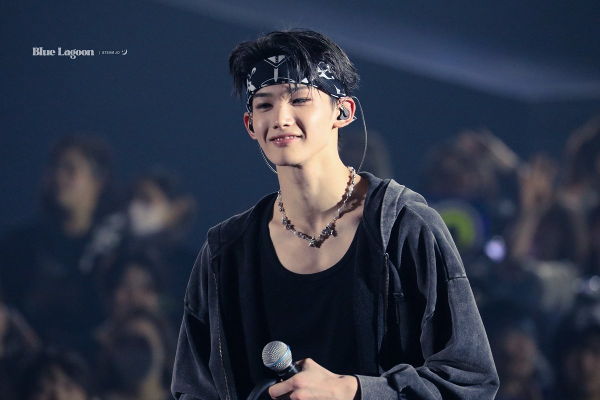 𝑩𝒍𝒖𝒆 𝑳𝒂𝒈𝒐𝒐𝒏 tweet media