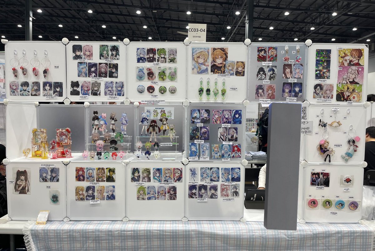 행사 무사히 마쳤습니다❤️
매번 찾아와주시는 분들께 감사합니다 덕분에 이번 행사도 무사히 마무리할 수 있었어요🥹🥹
다음엔 새로운 굿즈 열심히 준비해서 12월 행사 때 찾아뵙겠습니다! 
좋은 밤 되시길 바랄게요🥰