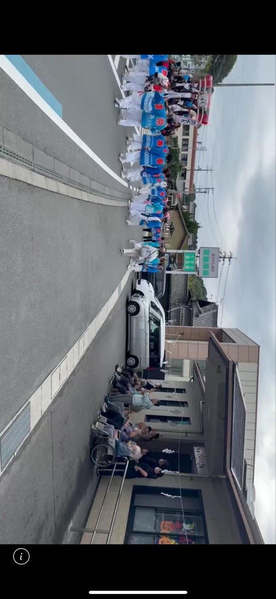 funnyfunny0501's tweet photo. デイサービスFunnyの地元、因島三庄町のだんじりが来てくれました‼️
本日(10月26日)の利用者様で玄関先で見学w
大きなだんじりに感動しておられました❗️

#因島三庄町　#だんじり　#デイサービス https://t.co/YnXUTLvMuu