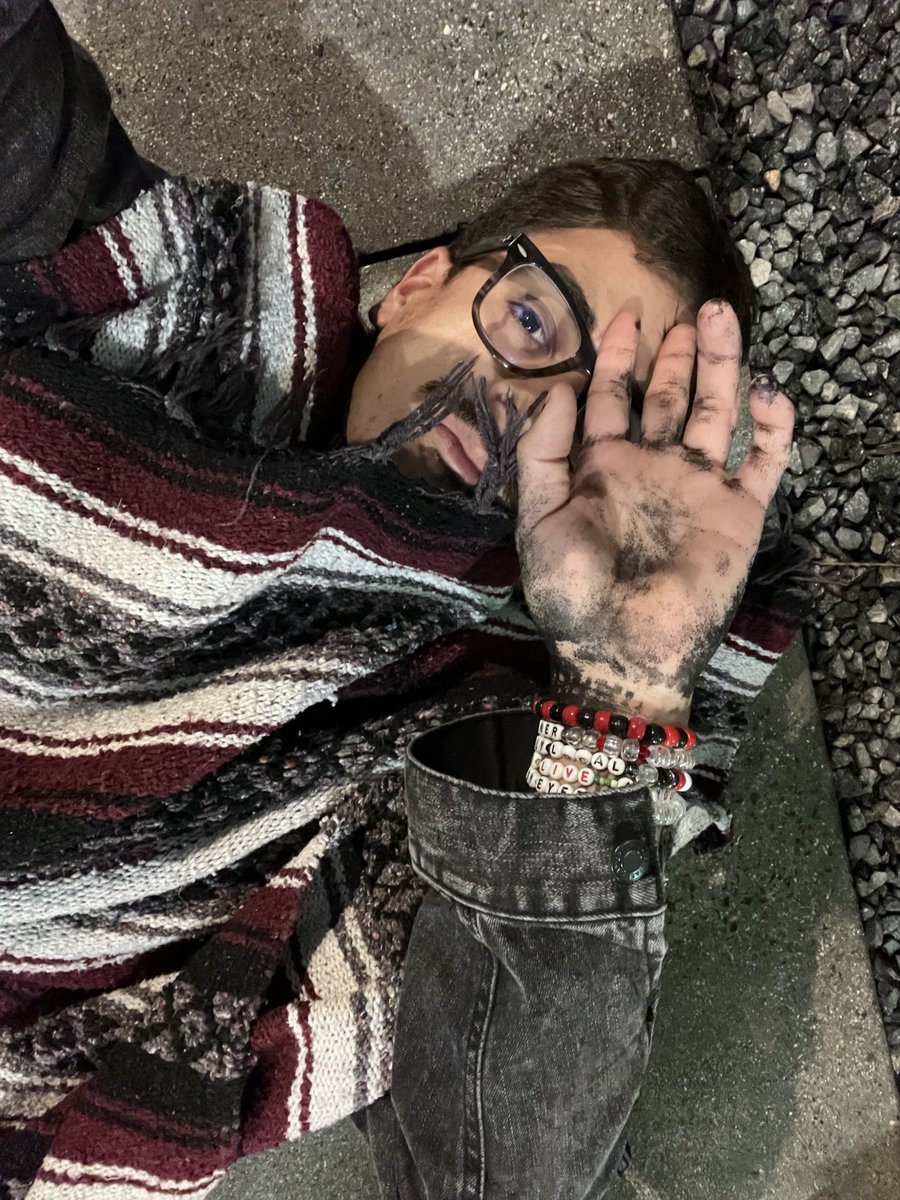 .𝖍𝖆!!𝖆𝖘𝖎 🥀 downstairs live debut survivor tweet media