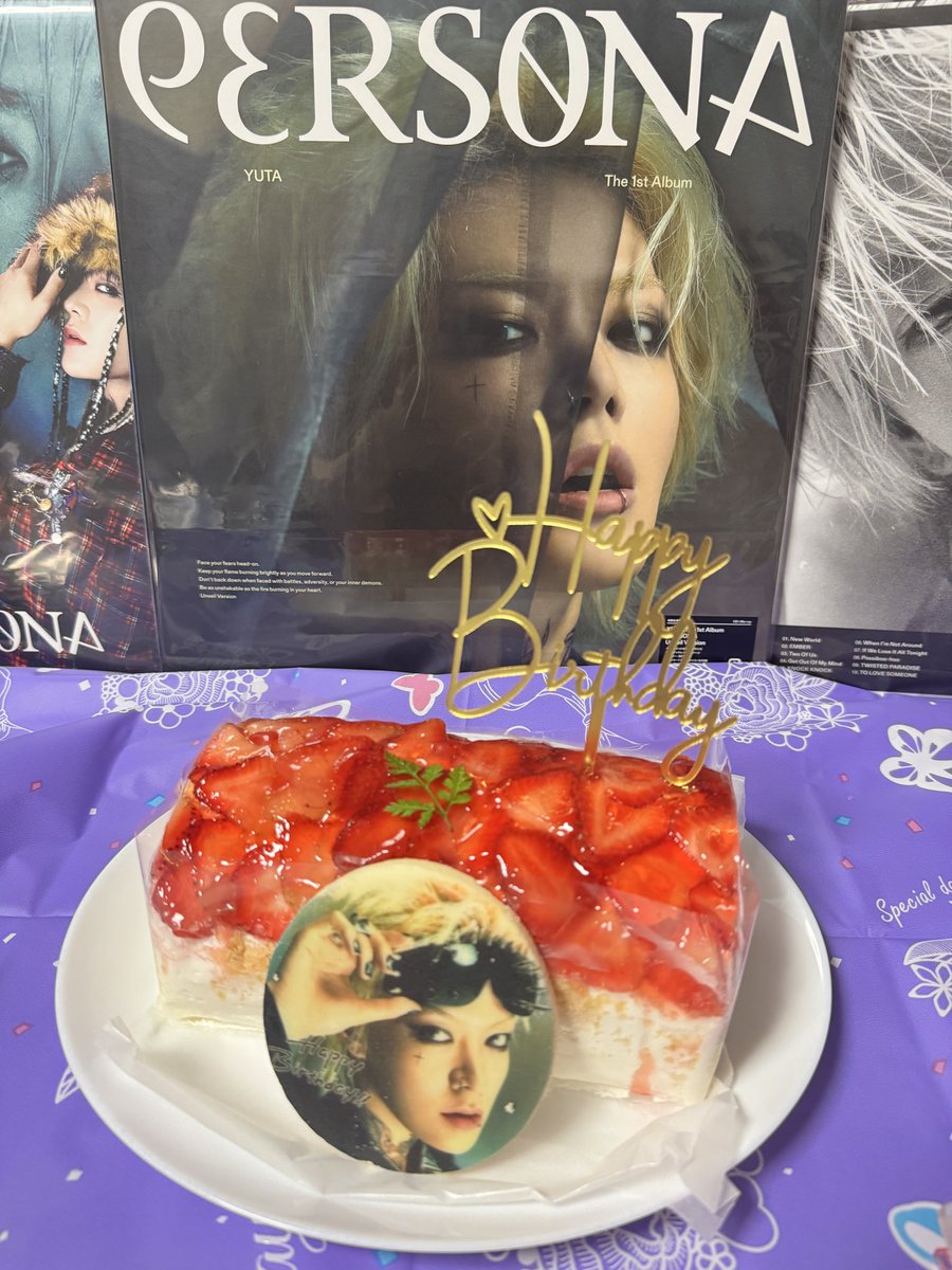 yukiyuki127Love's tweet image. ケーキでお祝い🥰
悠太くん30ちゃいおめでとう🎉
YUTA 30 the PERSONA rises from EMBER
#HAPPYYUTADAY #YUTA_PERSONA 
#中本悠太誕生祭2025_PERSONA発売