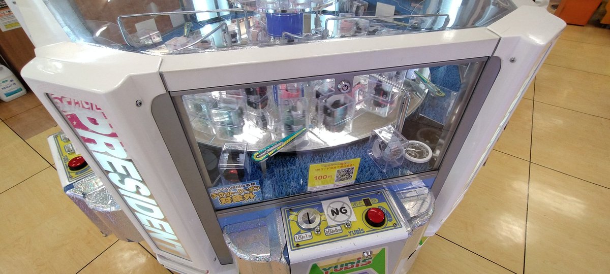 ゲーム筐体　ガラス 透明のだいだい on X