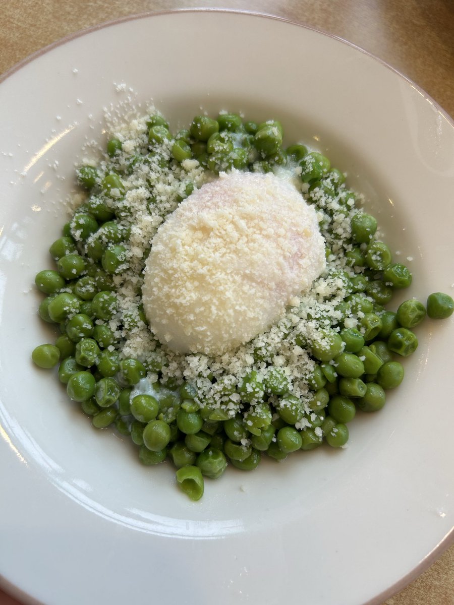 普通のグリーンピースとは違う、グリンピース嫌いな人でも食べられると噂のコレ🫛
なんとなく今まで食べたこと無かったけど、意を決して頼んでみたら（別にグリンピースが凄い嫌いってわけでもないんだけど、わざわざ食べようとまで思わず）
めちゃくちゃ美味しかった😂