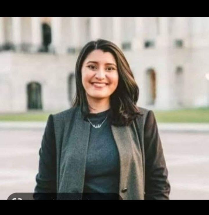 BangashMumtaz's tweet image. 28سال قبل کسی نے مجھے کراچی کےایدھی یتیم خانے کے باہر بے بی کیریج میں چھوڑا.... عبدالستار ایدھی نے مجھے اٹھایا... میرا نام رابعہ بانو رکھا... مجھے کھانا، رہائش اور تعلیم دلوائی... اور یتیم ہونے پر مجبور ہونے والی ایک چھوٹی معصوم ںچی کو خواب دیکھنے کے قابل بنا دیا.... میں ہائی…