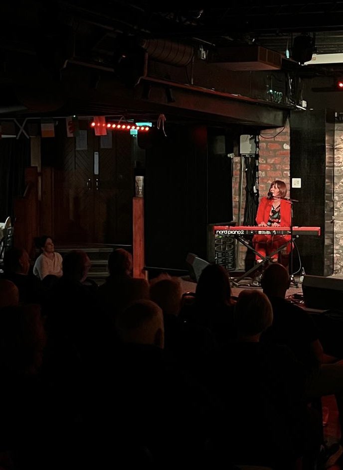 eleanormcevoy's tweet photo. WONDERFUL night last night in @McGrorysCuldaff - brilliant spot, fantastic people. 😍 En route to Belfast  @BlackBoxBelfast for tonight’s concert 🎶 🎸 https://t.co/aGcvfJfOMk