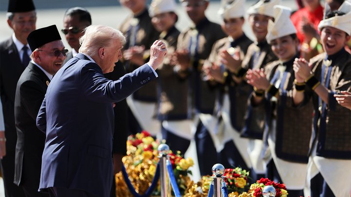 The Real Alexander Emerick Jones Backup Account (@qfsreal) on Twitter photo 'TRUMP DANCE MALAYSIA VERSION': President Donald Trump showed off his moves alongside performers who greeted him as he kicked off a tour of Asia. 'TRUMP DANCE MALAYSIA VERSION': President Donald Trump showed off his moves alongside performers who greeted him as he kicked off a tour of Asia.