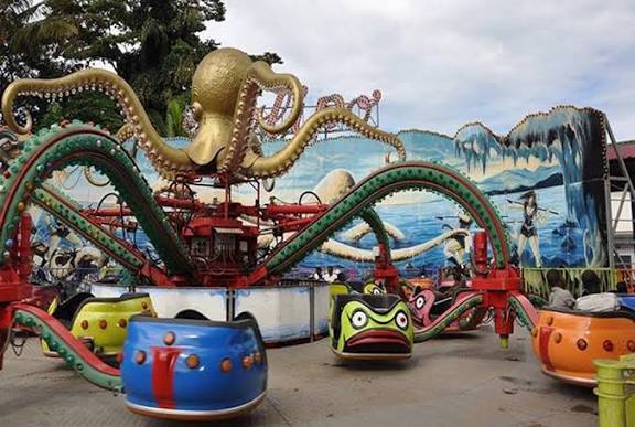 BradleyCarlUtd's tweet image. Here me out

We need one investor who'll bring back Didi's world and add bouncing castles for adults. I'll pay