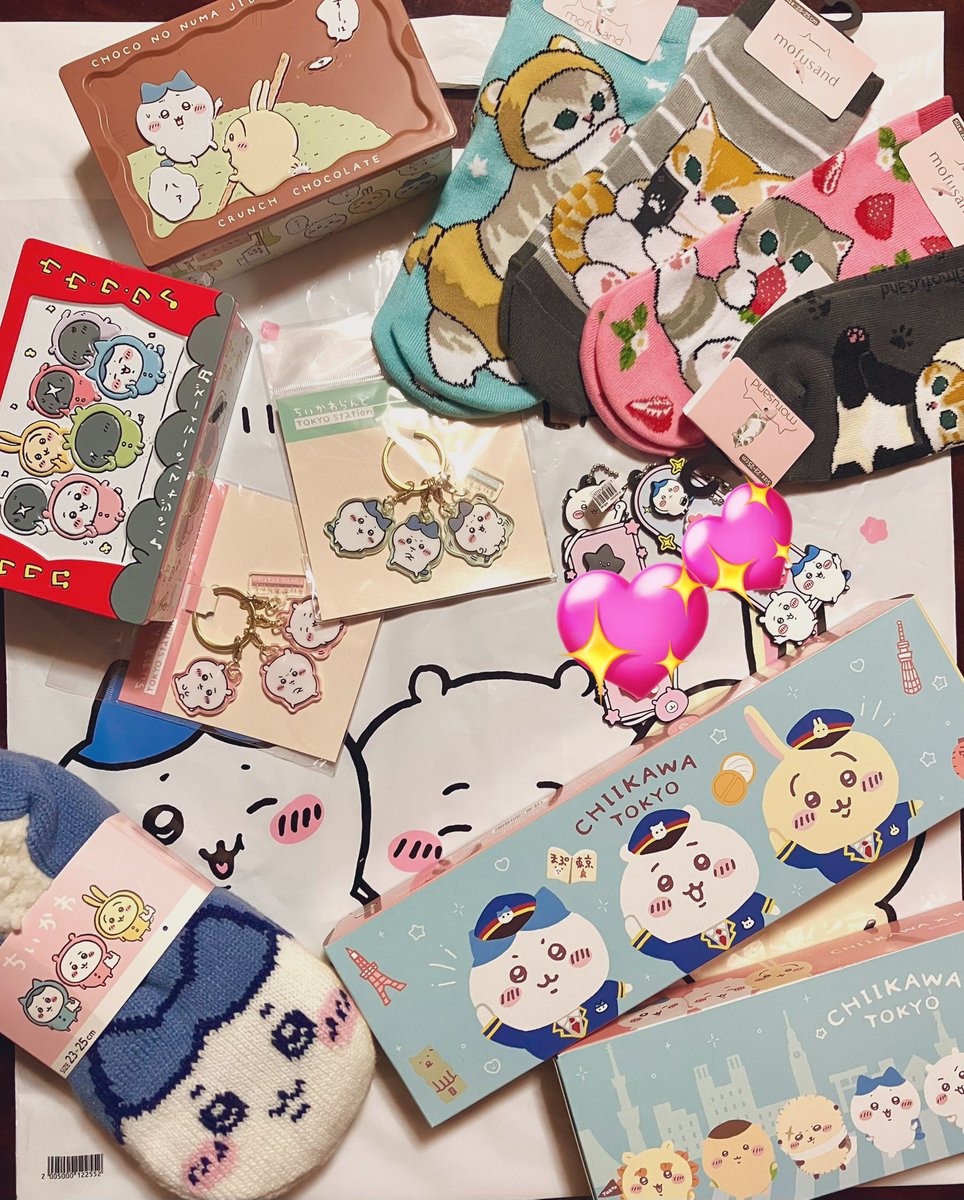 azalea88's tweet photo. 用事のついでに
立ち寄ったキャラスト👀𓈒𓏸

可愛さ渋滞してた🩷
ついあれこれ買っちゃったよ🫠💸
ちいかわとmofusand🫶

#ちいかわ #mofusand
#キャラスト #東京駅 https://t.co/K6aVZ2r3My