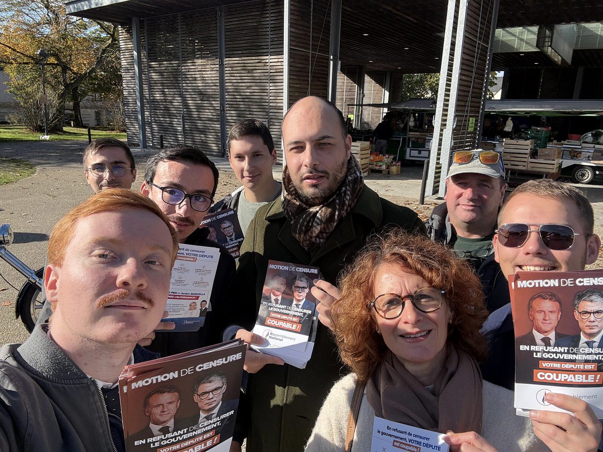 CMasson44's tweet photo. Ce matin, la Fédération du RN 44 était sur le marché de Sautron pour défendre nos idées, affirmer notre présence sur le terrain et aller à la rencontre des Français qui veulent un vrai changement.

 Le combat continue, partout, avec vous.

#RN44
#Sautron
#JusquALaVictoire https://t.co/UmLeZvCw6w