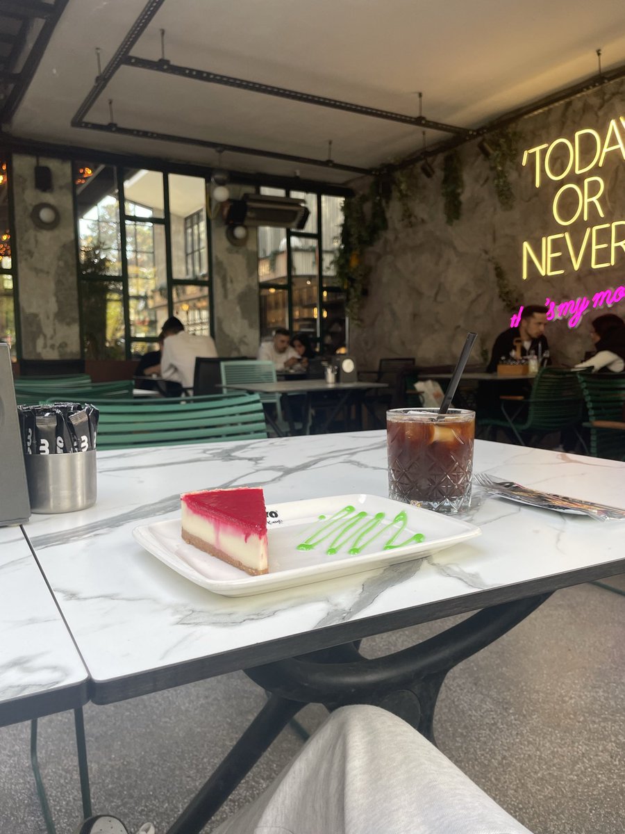 lavukla bulustuk pembe bisiler yiyo