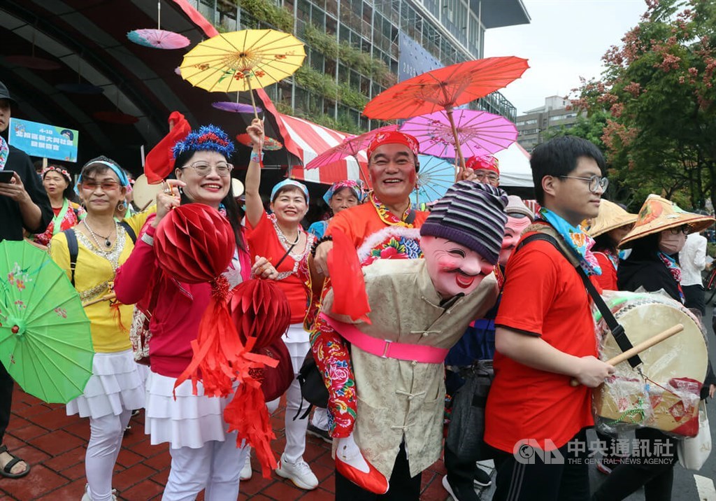 Focus_Taiwan's tweet photo. Diverse groups participate in the 2025 Taipei Hakka Yimin Festival at the Taipei City Hakka Culture Park on Sunday.
https://t.co/IofdZbmecP https://t.co/I2B6Gdw9jR