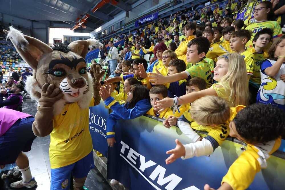 Ciudad Real ha esperado muchos años para volver a la élite y vivir un día histórico ante el <a href="/FCBhandbol/">Barça Handbol</a>🌟

Qué emocionante ver el Quijote Arena abarrotado, con récord de ➕5.500 personas disfrutando del mejor deporte del mundo. Ilusión desbordada <a href="/BM_Caserio/">Balonmano Caserío Ciudad Real</a> 👏🏽👏🏽

📸 <a href="/LaTribunaCR/">La Tribuna de C.Real</a>